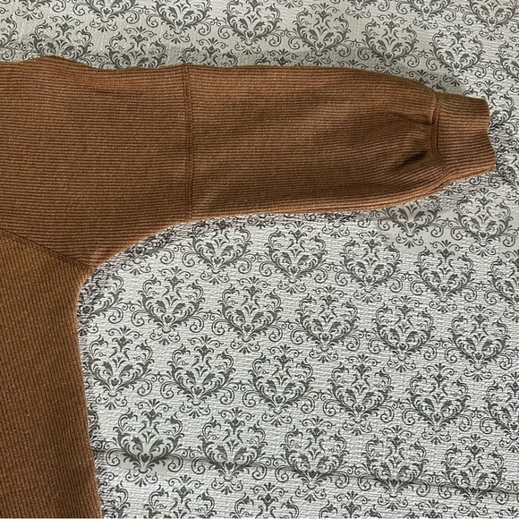 Blu Pepper Tan V-Neck Sweater Relaxed Fit - Picture 10 of 14
